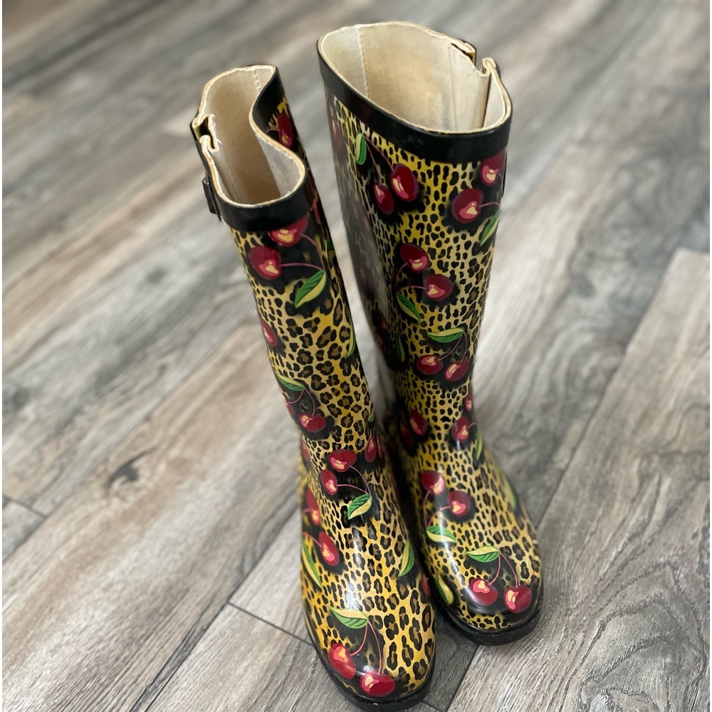 Rainboot Animal print  Outdoor Rainwear Tall Boot  Cherry. Size 8